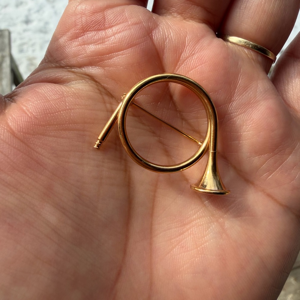 Vintage Napier Musical Instrument Bugle Horn Brooch Gold Tone Pin